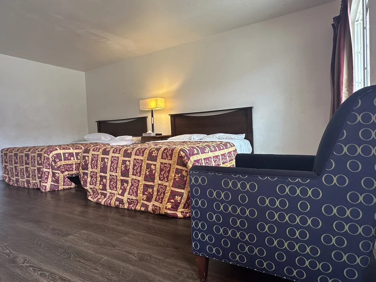 Double Queen Beds - Image 4