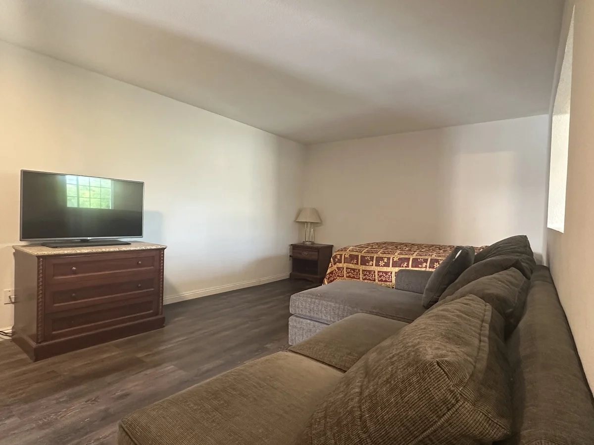 Double Queen Bed Suite - Image 2