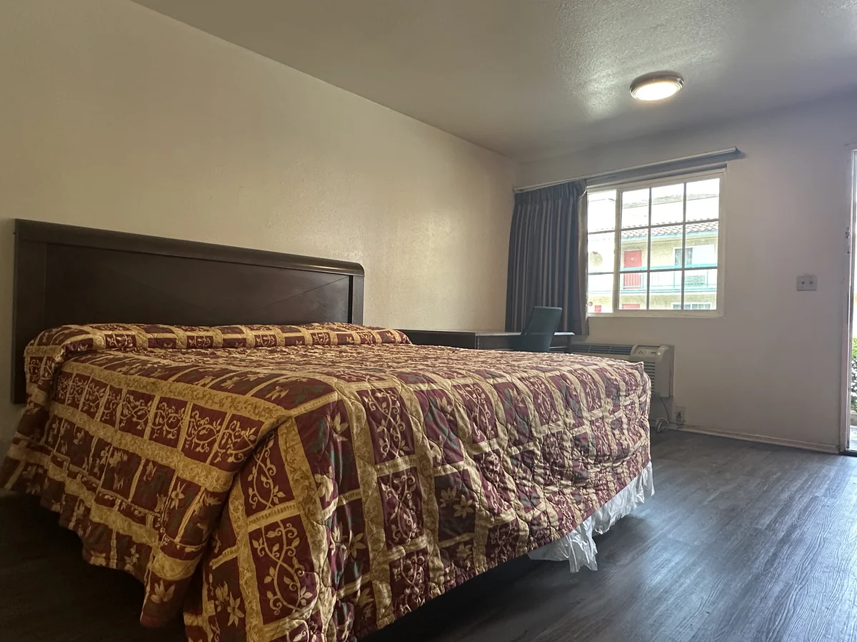 King Bed - Image 1