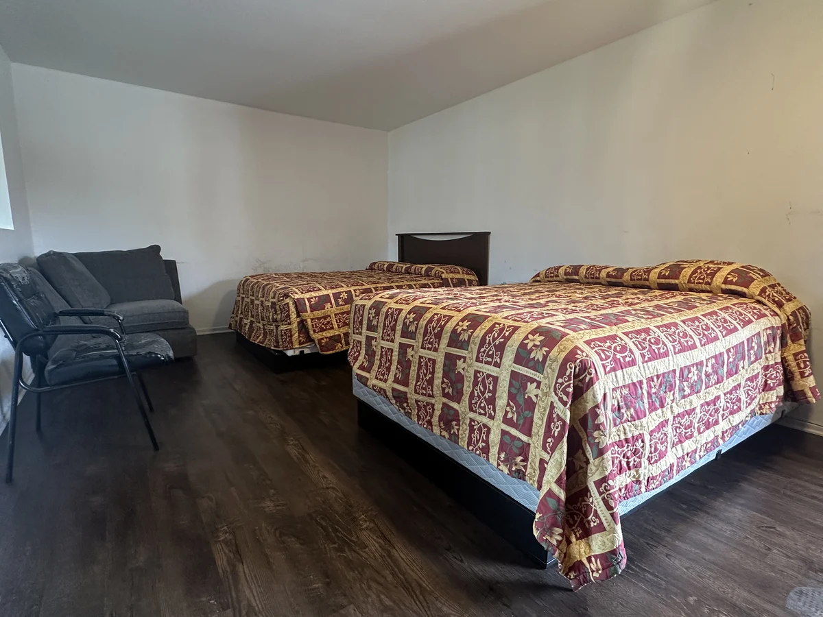 1 King and 2 Queen Beds Suite - Image 1