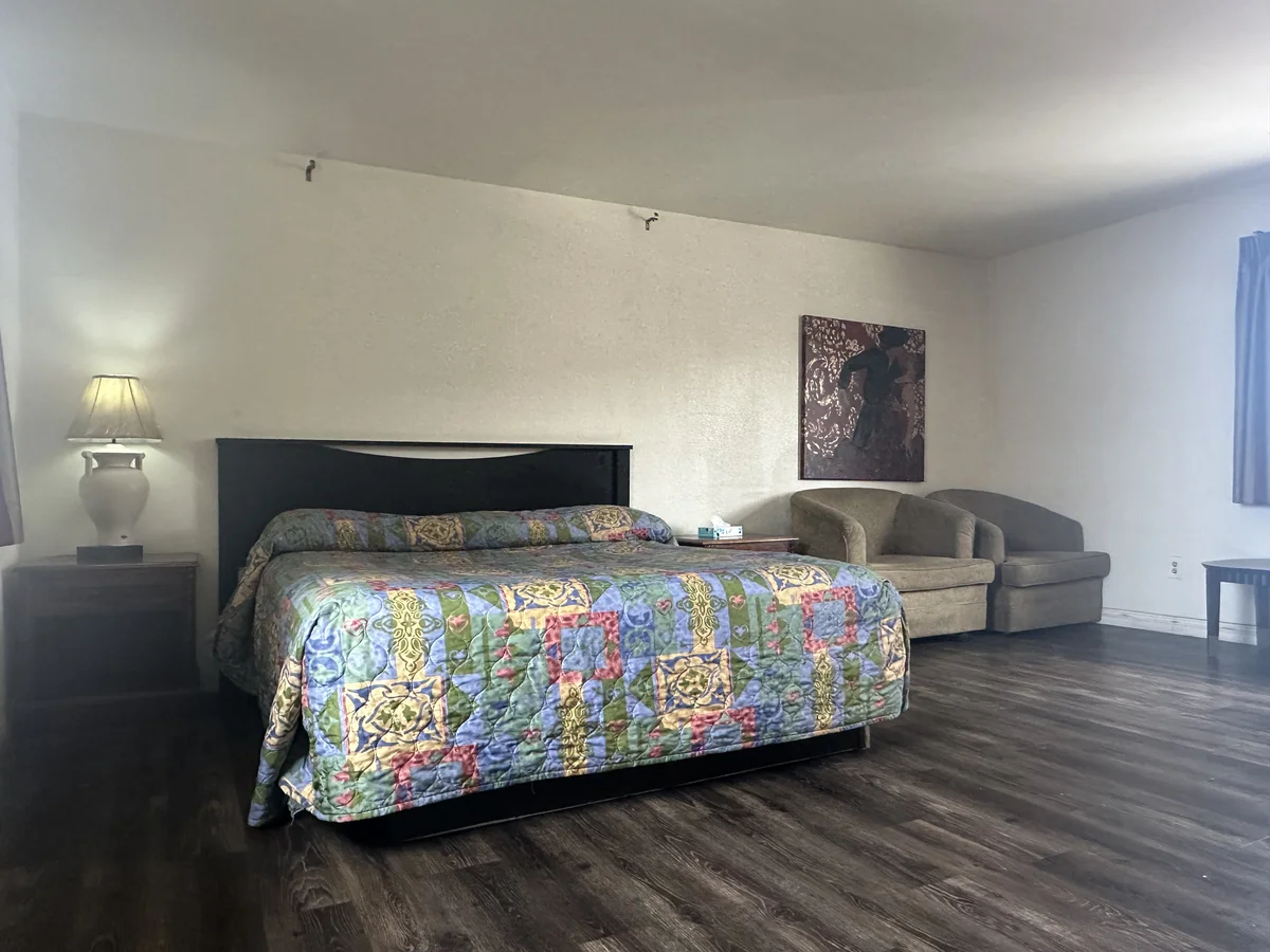 King Bed – Suite - Image 1